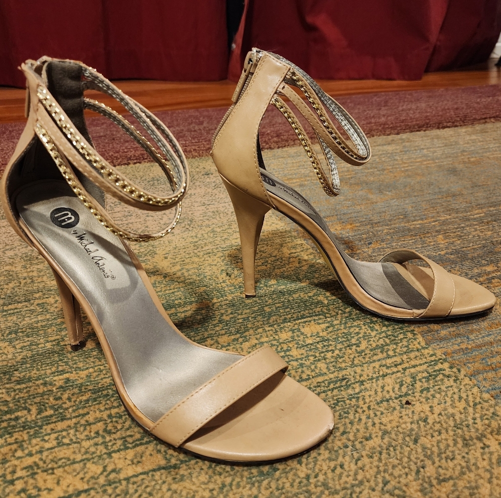 M by Michael Antonio Nude Zip Back Sandals, size 8.5